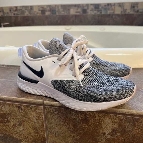 Nike running shoes - Picture 2 of 2